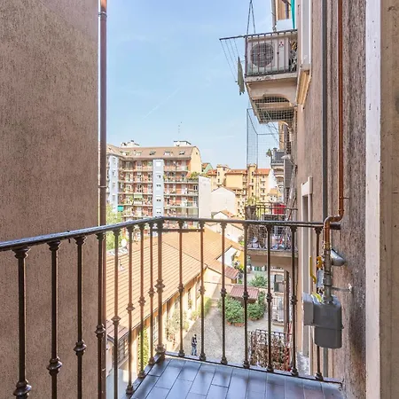 Blue And Modern Navigli 밀라노