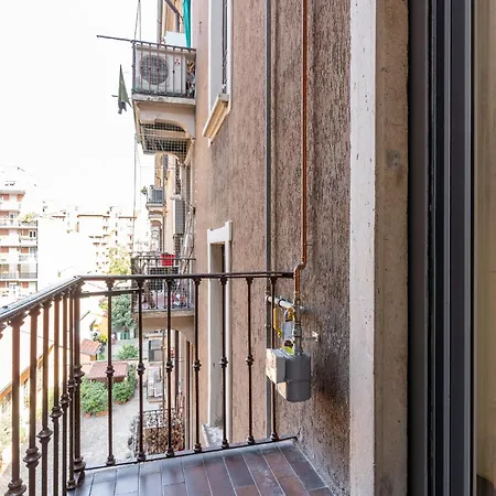 Blue And Modern Navigli 밀라노